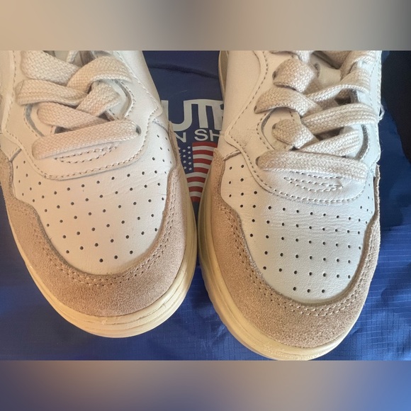 Autry Women’s Medalist Low Sneaker in Leather/Suede White Size 37 - Picture 2 of 9